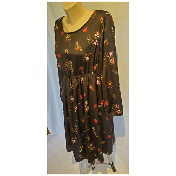 Old Navy Maternity Dress - Picture 3 of 6